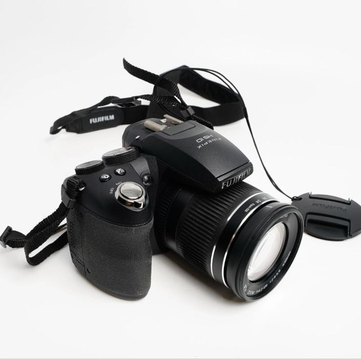 Fujifilm HS10 30x Zoom 4.2-126mm F/2.8-5.6