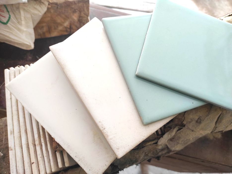 Плитка біла- голуба керамічна 15*15 (Нова в упаковці )