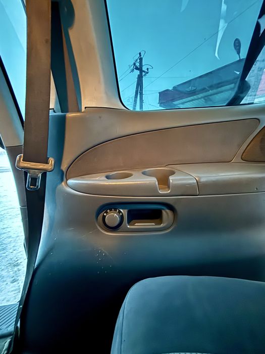 Mazda MPV  6+1  2005 автмат  газ/бенз