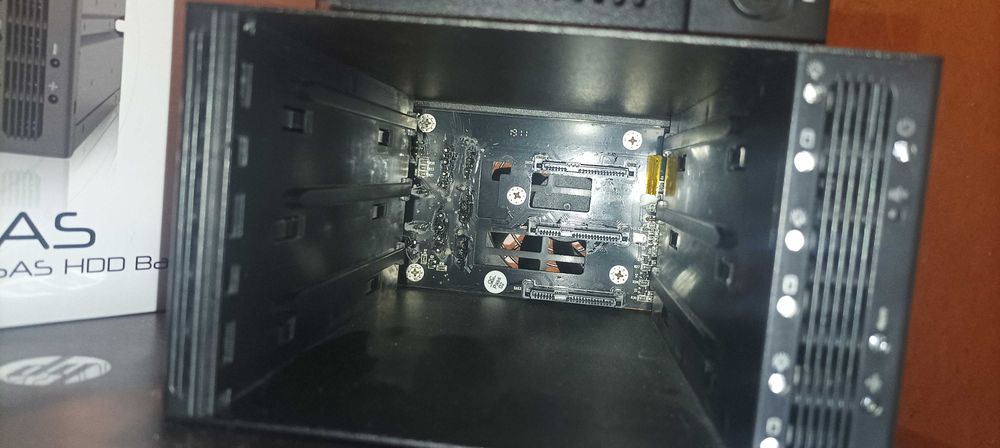 Kieszeń Hot Swap SATA Chieftec 5.25" na 3x 3.5" 2.5" HDD SSD RAID