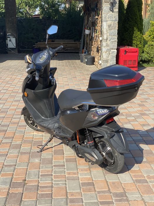 Продаю электроскутер Maxxter Falcon 3