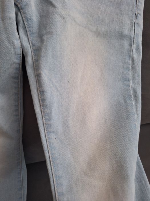 Jasne jeansy BERSka 34