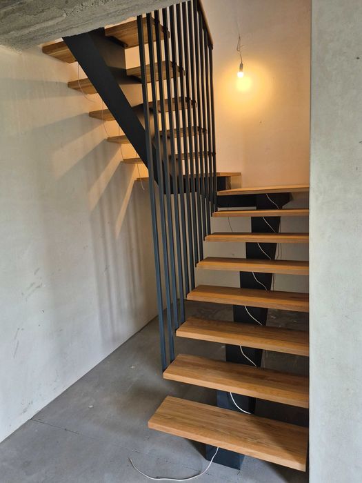 Schody na konstrukcji,samonośne