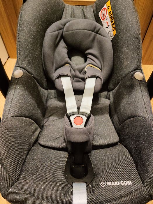 Fotelik samochodowy marki Maxi Cosi