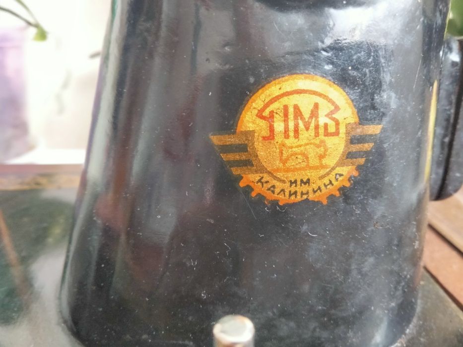 Продам швейну машинку