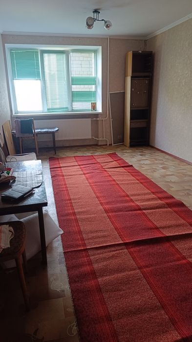 Кімната в гуртожитку. Є власний санвузол.