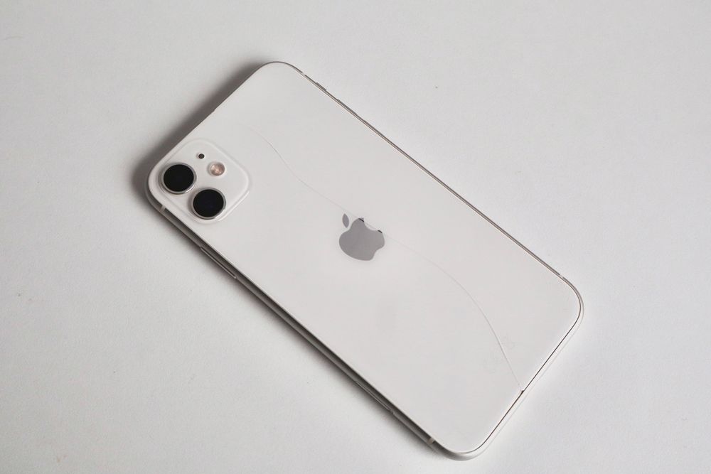 Iphone 11 64GB biały +etui