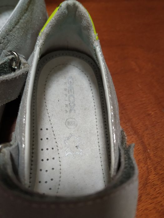 Sapatos de menina Geox prateados