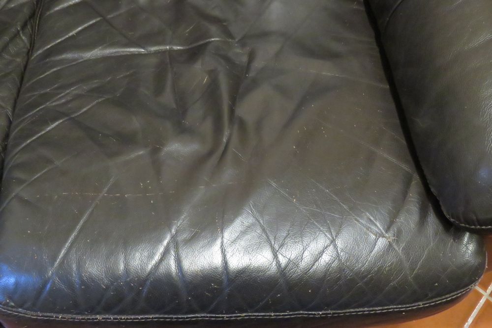 Sofá dois lugares em pele