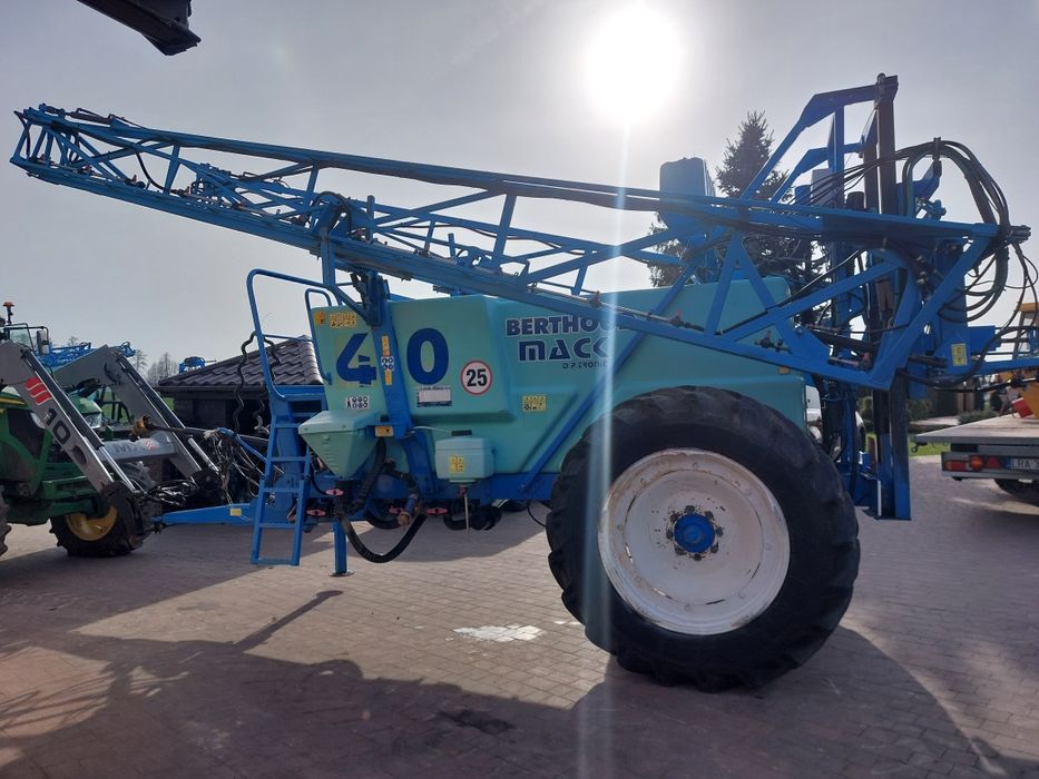 Opryskiwacz Berthoud Mack 40 2002r.24/21m