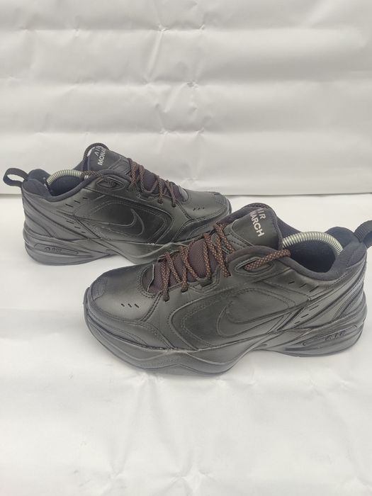 Новые кожаные кроссовки Nike Air Monarch 42,5 размер.