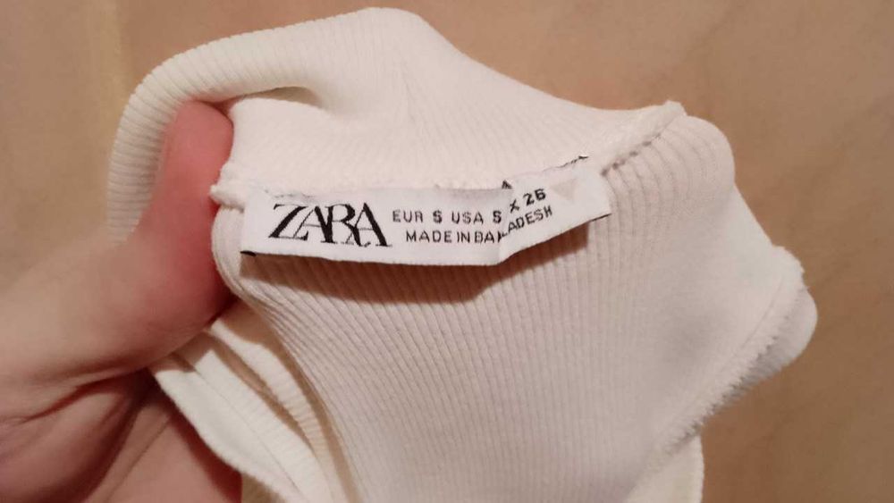 Біле боді ZARA 44-46 з глубокими вирізами коло рук