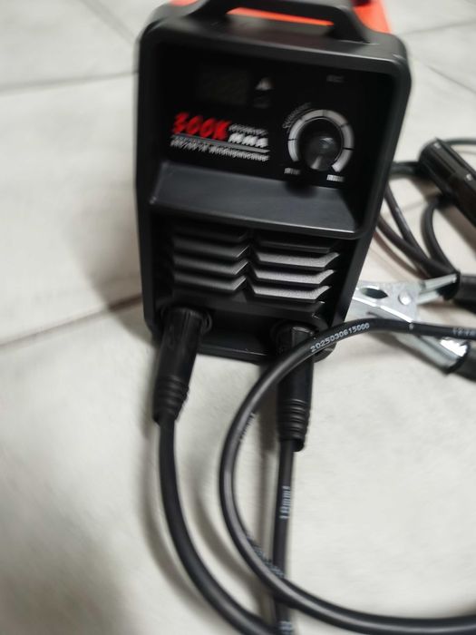 Máquina soldar inverter 300A - Nova - 70€