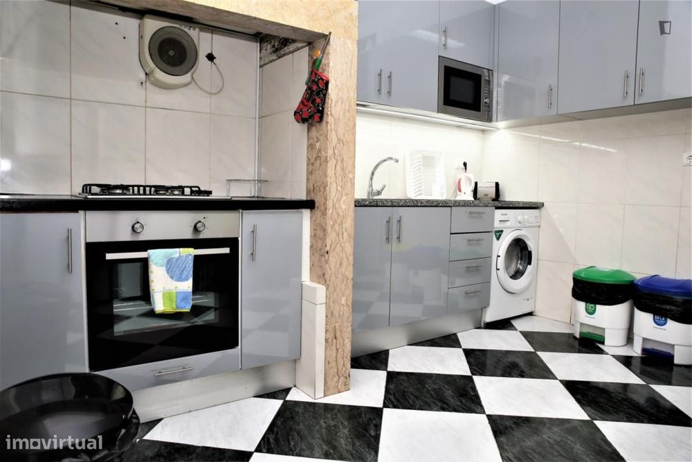 Quarto - localizado em Penha de França Lisbon