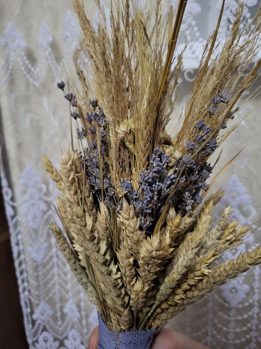 Дідух з натуральних сухоцвітів та колосків — ручна робота