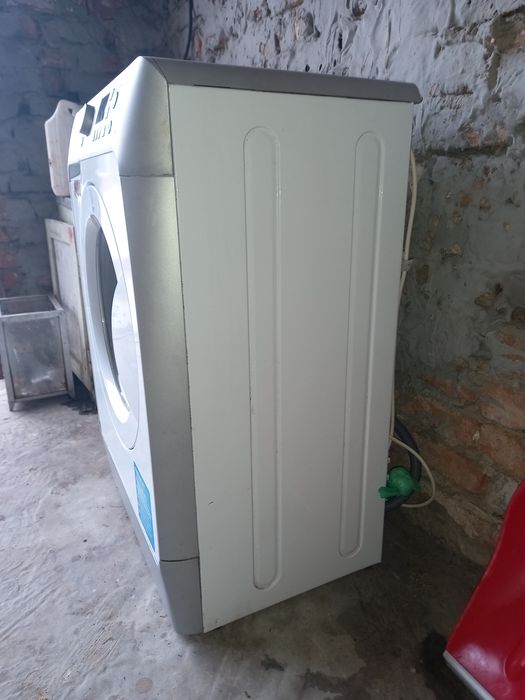 Продам робочу бу пралку індезіт. Під заміну підшипників.