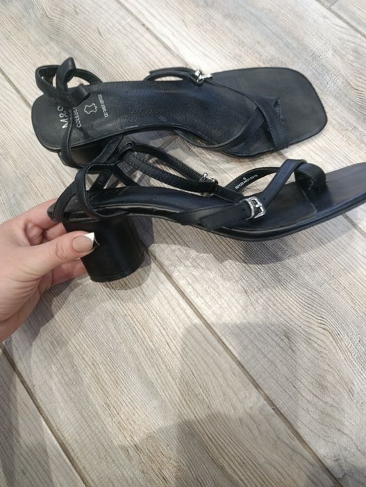 Стильні шкіряні босоніжки m&s