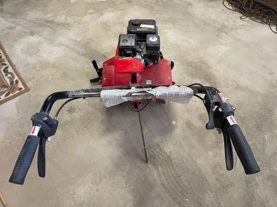 Vendo moto enchada nova