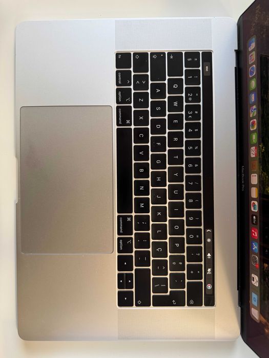 MacBook Pro 15” (2019) — Core i7 2.6 Touch Bar | 16GB RAM | 256GB