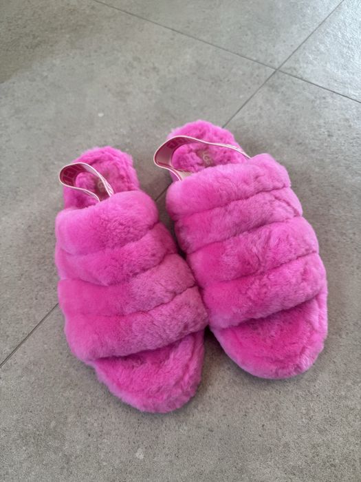Рожеві хутряні тапочки сандалі ugg fluff yeah хутряні тапки сандалі ugg fluff yeah