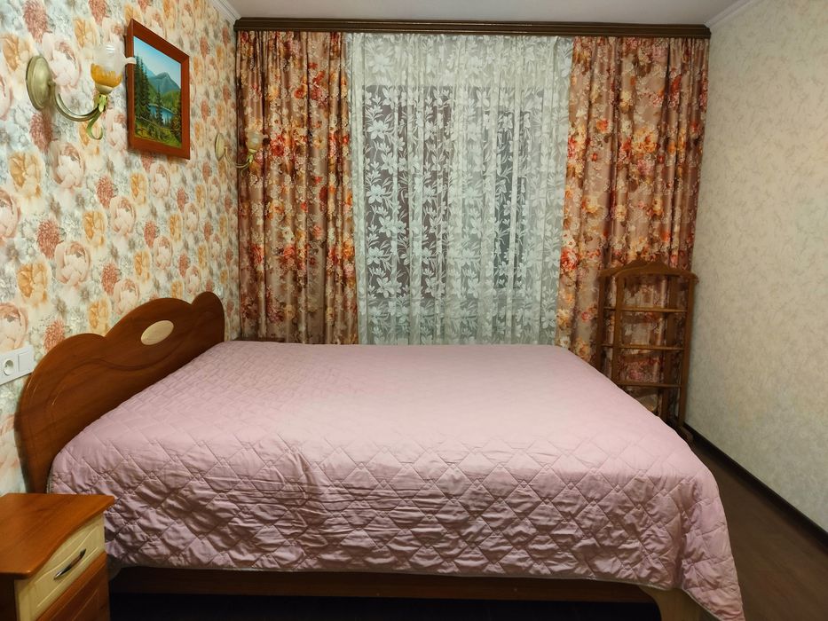 Погодинно, подобово. Квартира біля Ж/Д вокзалу. Вулиця Жилянська 76.