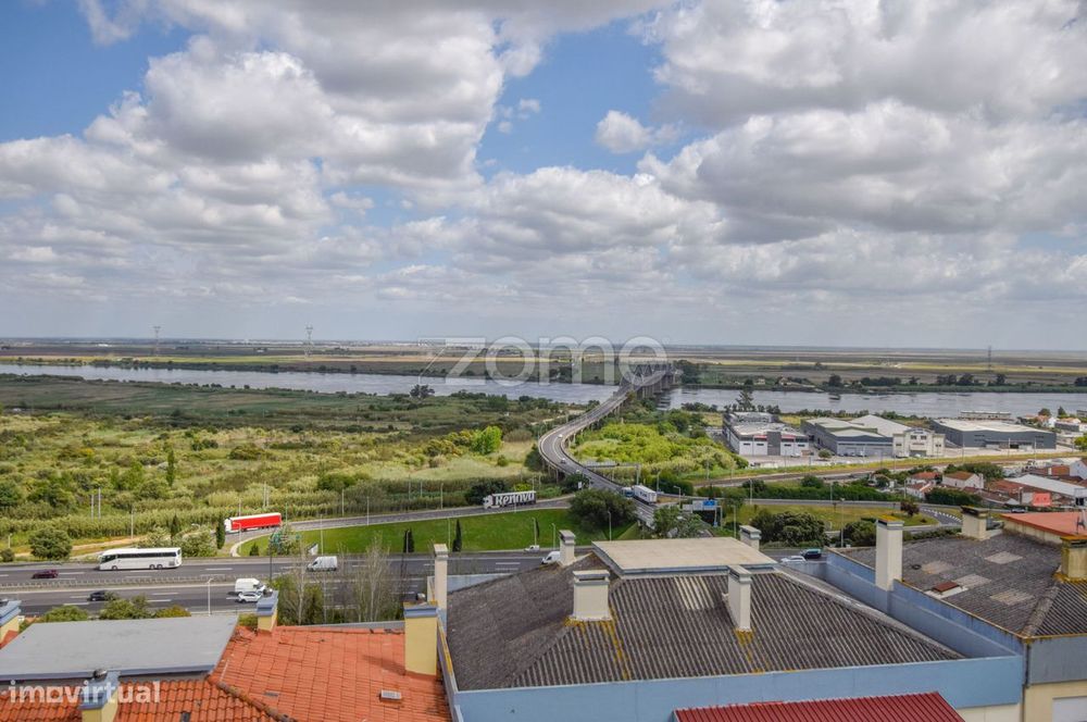 Apartamento T3 com Vista de Rio e Luz Natural | 9º Andar com Elevad...