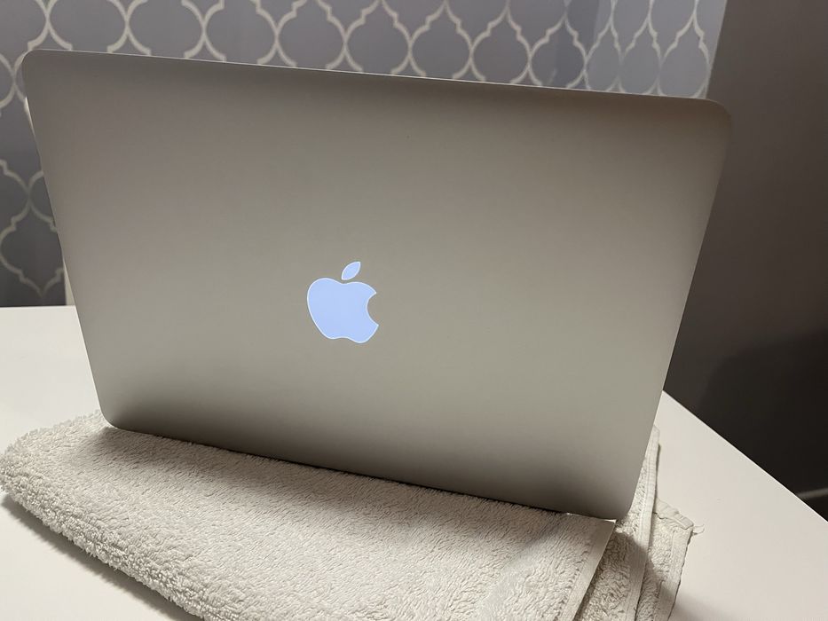 MacBook Air 126 GB 13’ szary + myszka Magic Mouse od apple