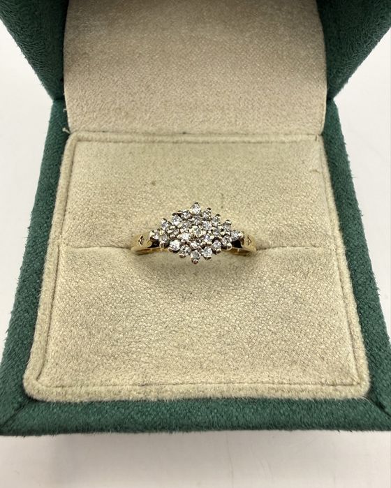 Złoty pierścionek z diamentami 0,26ct