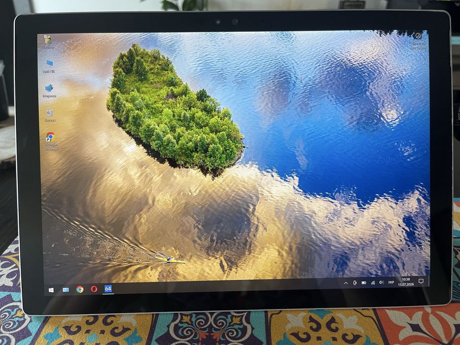 Продається планшет б/в Microsoft Surface Pro 4 (i5/4/128)