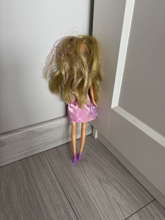 Lalka Barbie w sukience