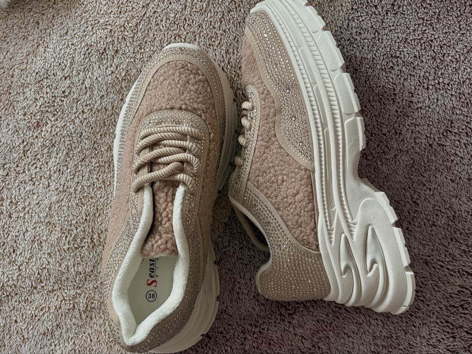 Buty sportowe z kożuszkiem