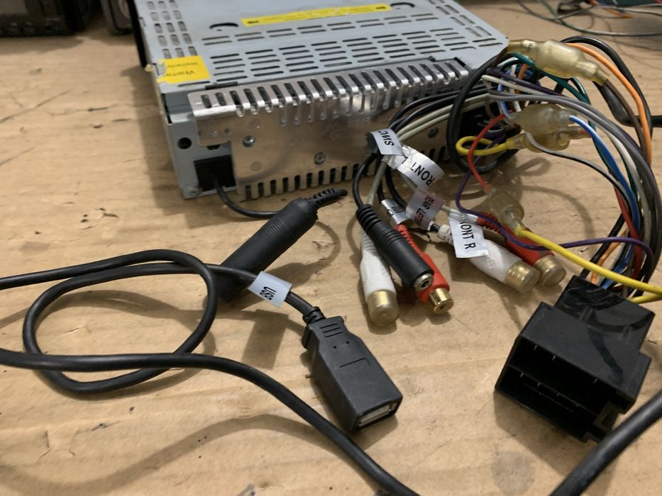 Автомагнітола магнітола Clarion CZ200E