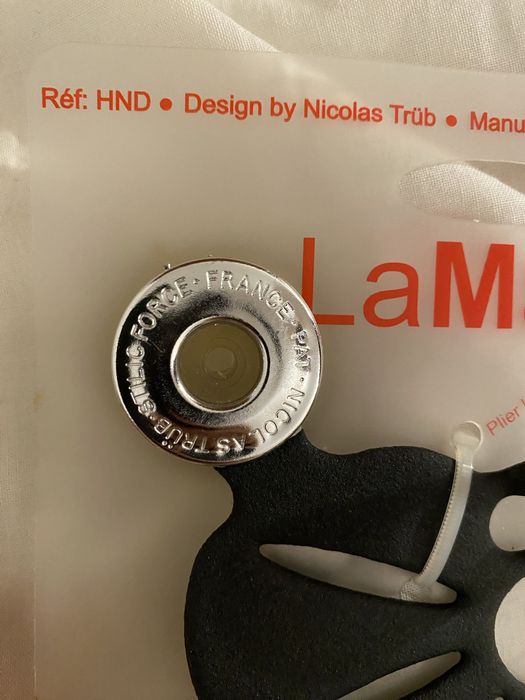 LaMain - uma mão de design por Nicholas Trub