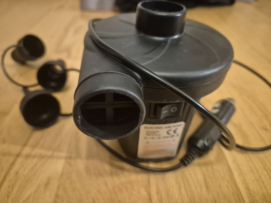 Pompka do materacy z końcówka do auta zapalniczki