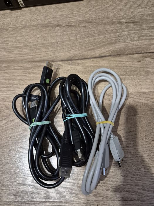 Кабелі DisplayPort (DP) —  (чорні та сірий)