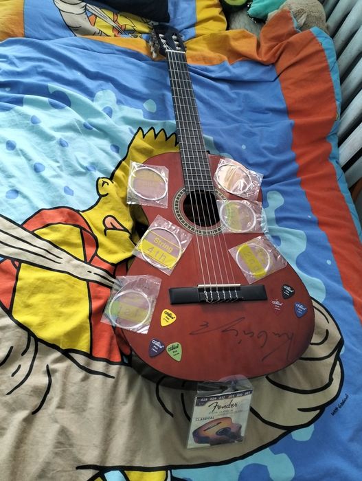 Sprzedam gitarę z podpisem kubańczyka
