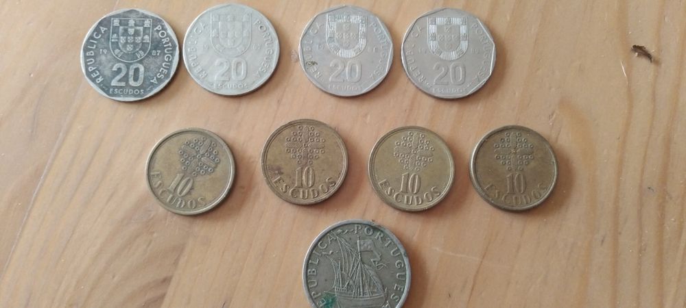 18 moedas de escudos - várias datas