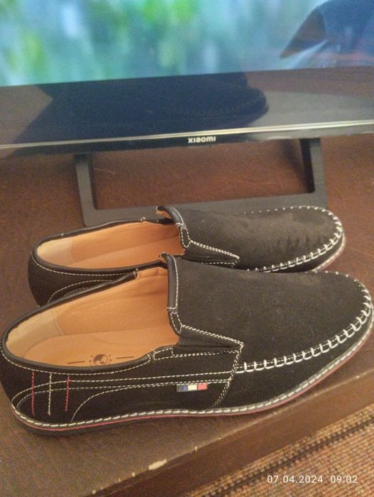 Продам нові . Замш