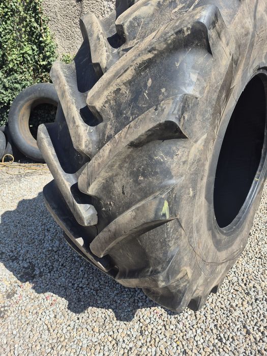 Opona 900/60R38 Bridgestone.