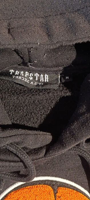 Винтажное чёрное худи Trapstar с большим плюшевым логотипом на груди