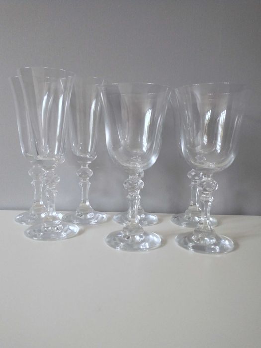 komplet 4 kieliszków do czerwonego wina i 3 do szampana marki Krosno