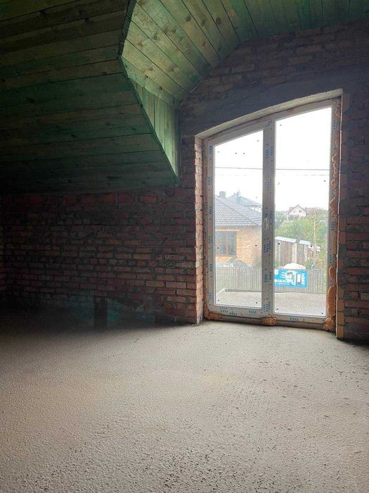 Продаж готового будинку з ділянкою та гаражем !