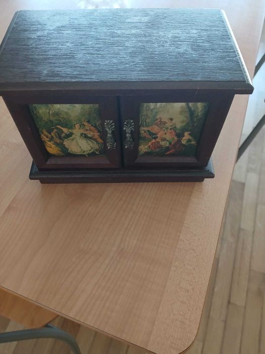 Guarda joais caixa de música