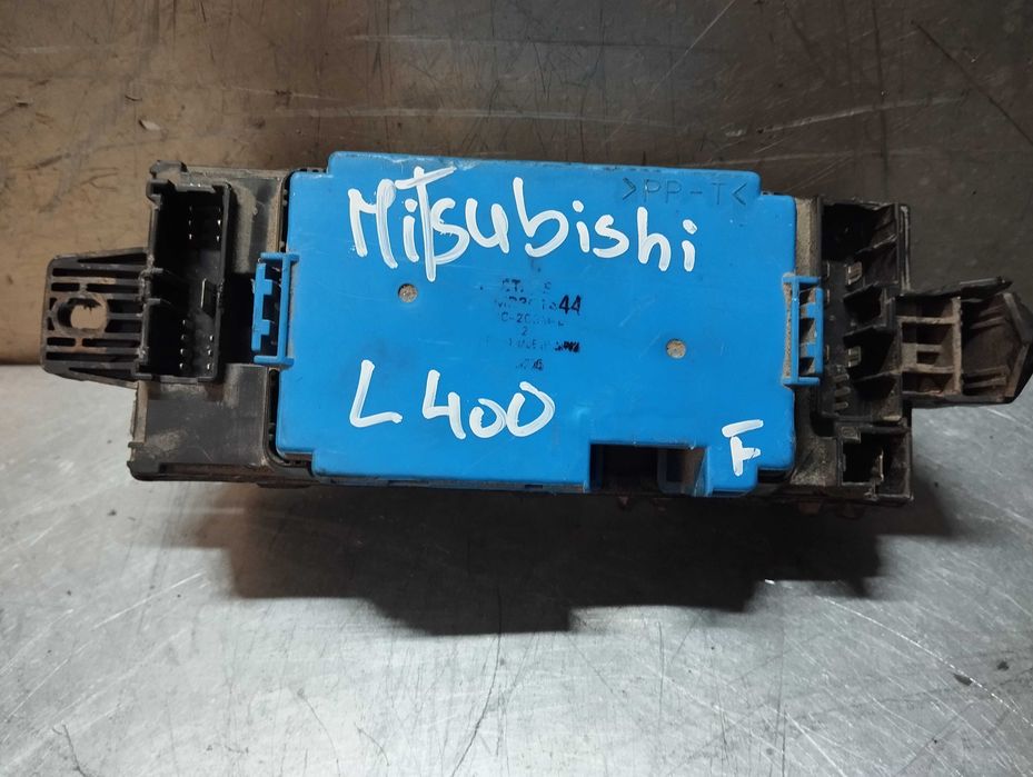 CAIXA DE FUSIVEIS MITSUBISHI L400 MR301444 MR352100