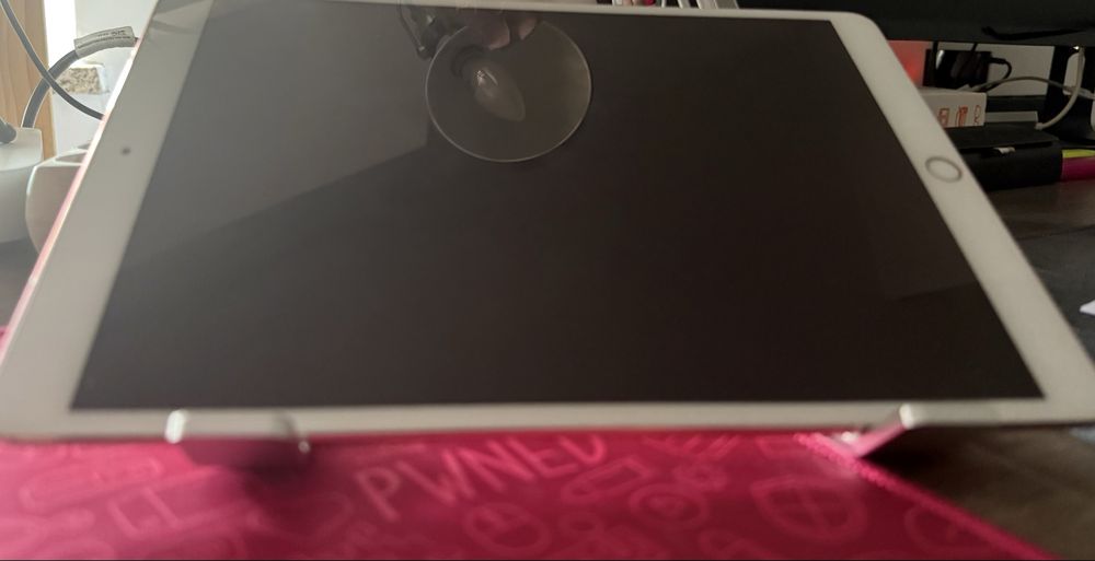 iPad Pro 10.5” Rose Gold + Teclado Bluetooth — 160€