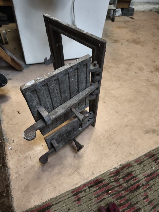 Двері для груби.