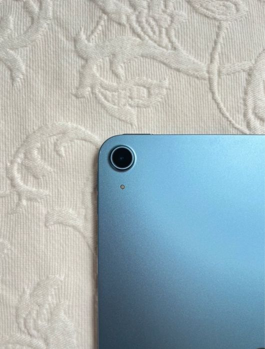 Apple Ipad Air 5th Gen 2022 10.9”, 64GB, Blue, with compatible pencil.64730204350977124