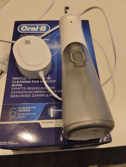 Irrigador oral para higiene bocal