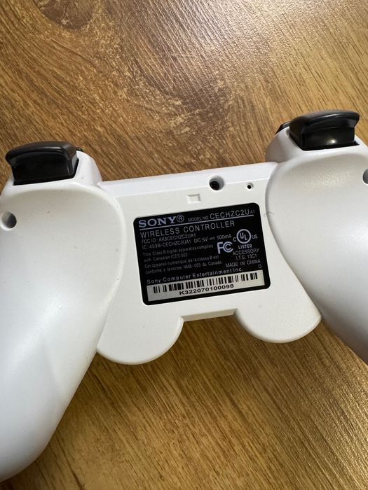 Sprawny pad do PS3. Gratis kabelek