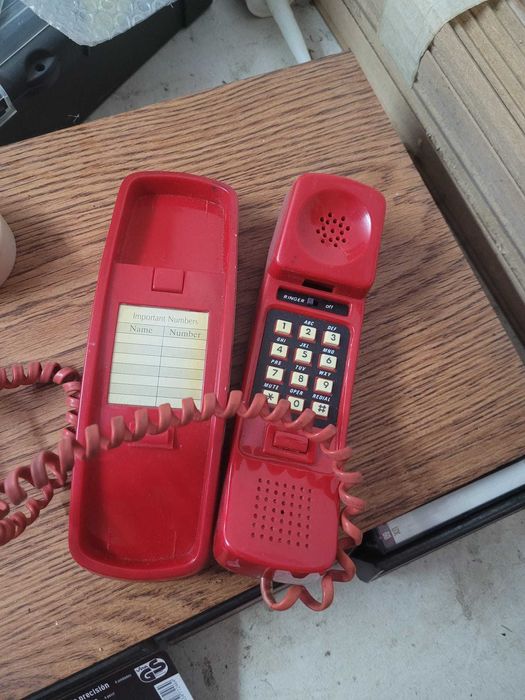 Telefone Vermelho antigo parede